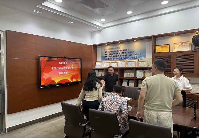 ���λᡤj9�й��ٷ���վ-��ҳ����Я�ֶ��˲������ϻ� ����̩����ɫչ���»���